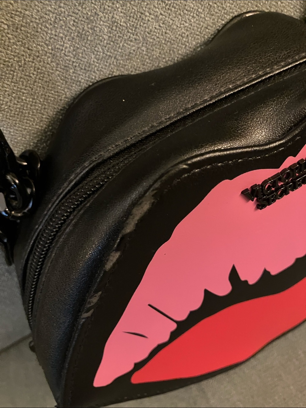 💋Victoria’s Secret Y2K lips xoxo crossbody bag glam kitsch VS purse NWT - Picture 12 of 13